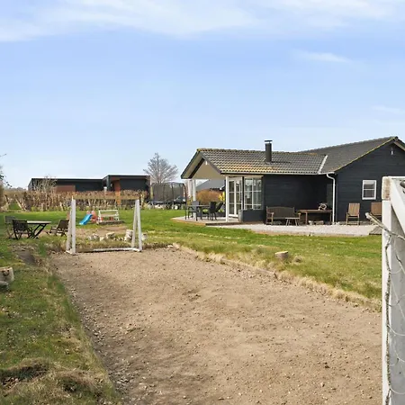 Hébergement de vacances 8-person Close To Childfriendly *
